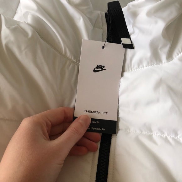 Nike Classic Longline Padded Jacket with a hood in a size large! NWT! - Picture 5 of 5